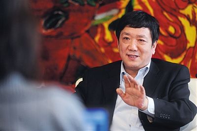 　政協(xié)委員、中國(guó)電力投資集團(tuán)總經(jīng)理陸啟洲稱，7800元是其每月基本工資。資料圖片/新京報(bào)記者 楊杰