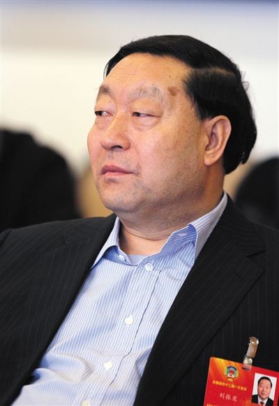 政協(xié)委員、國(guó)家電網(wǎng)公司董事長(zhǎng)劉振亞說(shuō)，原來(lái)其工資超過(guò)100萬(wàn)，現(xiàn)在他是公司里降薪最多的。圖/CFP