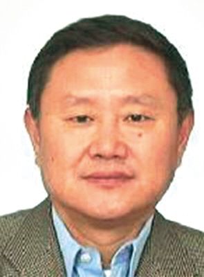 胡奉憲 現(xiàn)年60歲，外逃前任四川韻律實(shí)業(yè)發(fā)展公司總經(jīng)理、董事長(zhǎng)，2009年11月逃往美國(guó)或澳大利亞。