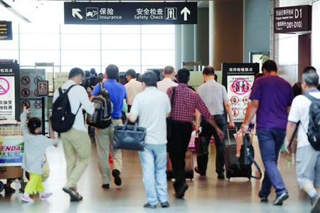 近期乘飛機(jī)應(yīng)留足更多的時(shí)間以免誤機(jī)。/晨報(bào)記者 殷立勤