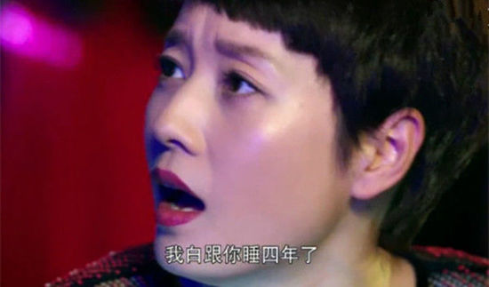 你看，無(wú)論是同事或者夫妻的關(guān)系，你看不到什么愛(ài)情，只有赤裸裸的相互利用，一如赤裸裸的肉欲需求。而當(dāng)兩個(gè)人解決問(wèn)題的方式，就是無(wú)視商業(yè)規(guī)則甚至法律，用無(wú)下限的叢林攻擊去掃平障礙。