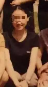 吳老師教音樂，已在該校工作十幾年。