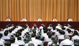 上圖為全省領導干部會議會場。 本報記者李聯(lián)軍攝