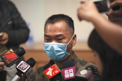 昨日，深圳，羅一笑的父親羅爾接受媒體采訪。圖/視覺中國