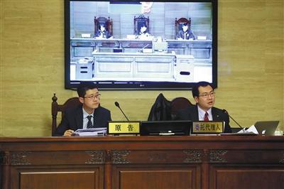 “小黃車”的商標所有人“數(shù)人公司”代理律師稱，“ofo小黃車”侵犯了“小黃車”的注冊商標。
