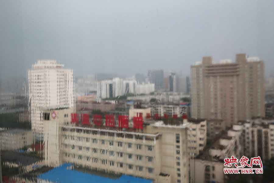 17時39分,鄭州強(qiáng)降雨漸停。