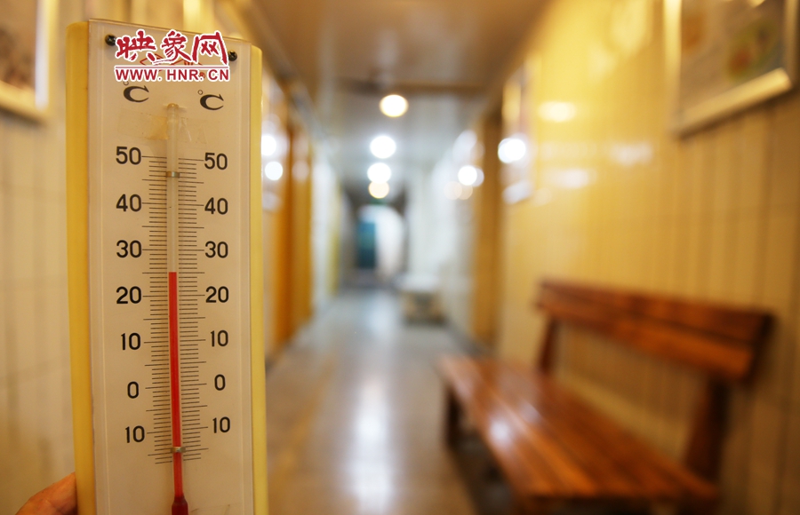 金水區(qū)人防辦（珠江琴行）納涼處溫度為25度。