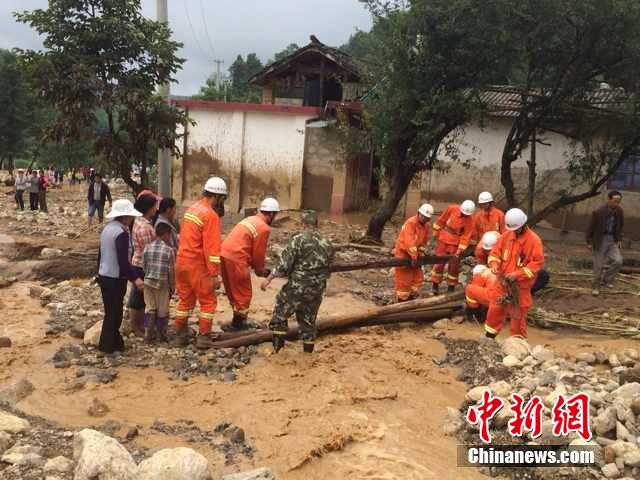 7月28日,云南省保山市隆陽區(qū)瓦房鄉(xiāng)喜坪村上坪小組發(fā)生山洪災(zāi)害,造成3戶人家9人被沖走。