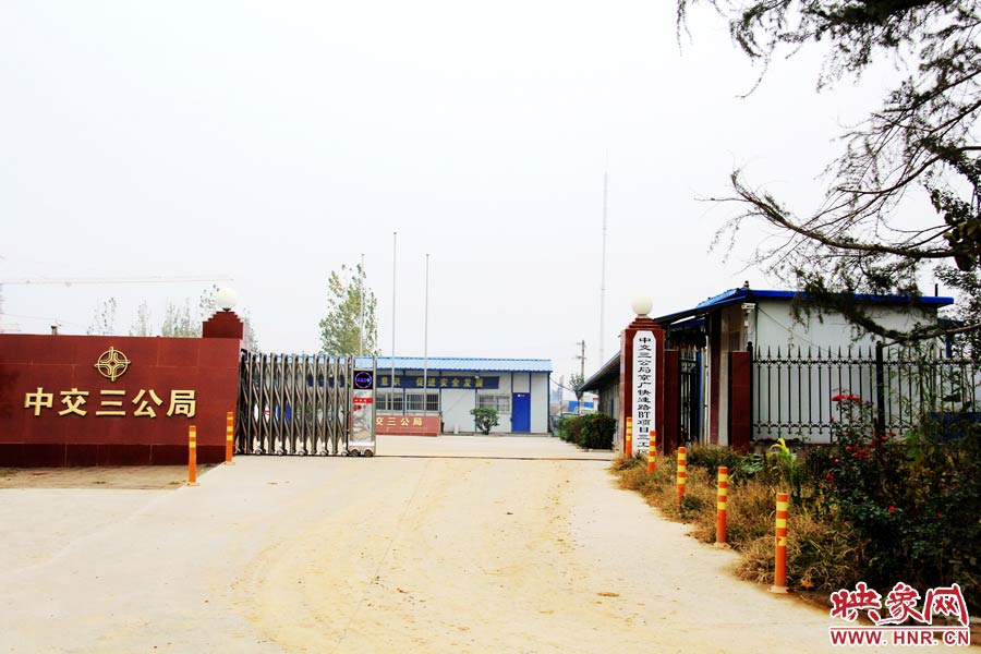 鄭州市京廣快速路南段三工區(qū)項(xiàng)目部還未撤離。