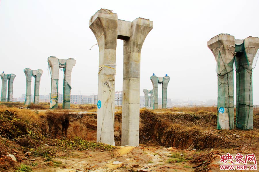 相關(guān)負(fù)責(zé)人也對(duì)外表示，投資15個(gè)億的項(xiàng)目，實(shí)際到賬的只有6000多萬元，所以工程被迫停下。