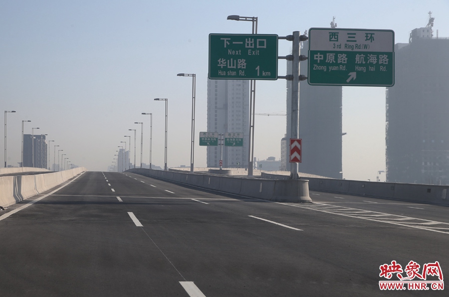 華山路方向與西三環(huán)出口。