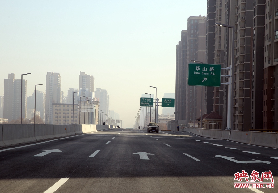 嵩山南路方向，華山路出口。