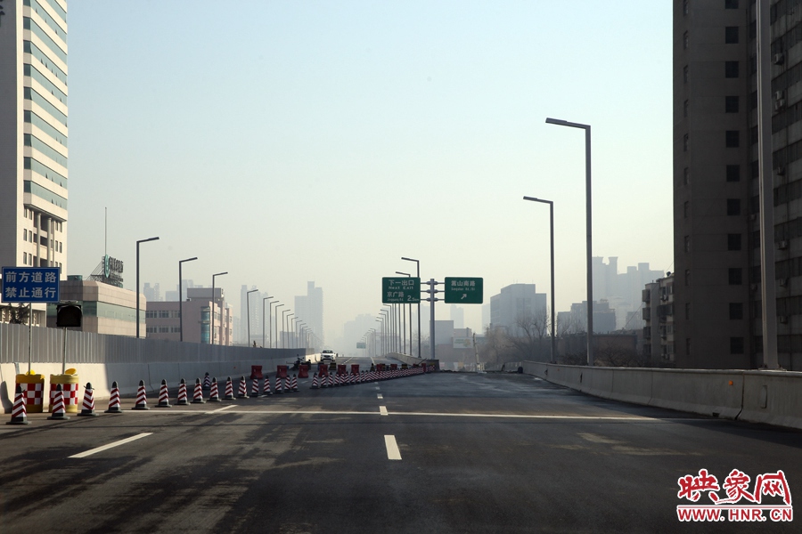 嵩山南路出口，由西向東至嵩山南路出口向東暫未開通。