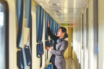 臥鋪車廂 半包式，更具私密性和舒適性。
