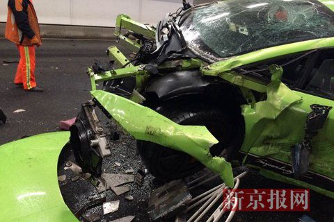 一輛蘭博基尼與一輛法拉利發(fā)生事故，現(xiàn)場(chǎng)狀況慘烈
