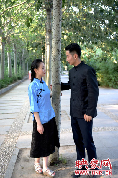 輕輕的凝視，勝卻了千言萬(wàn)語(yǔ)。