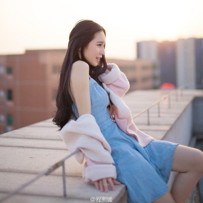 廈大?；ǔ涛蹑虑寮儗?xiě)真獲贊 素顏美到窒息