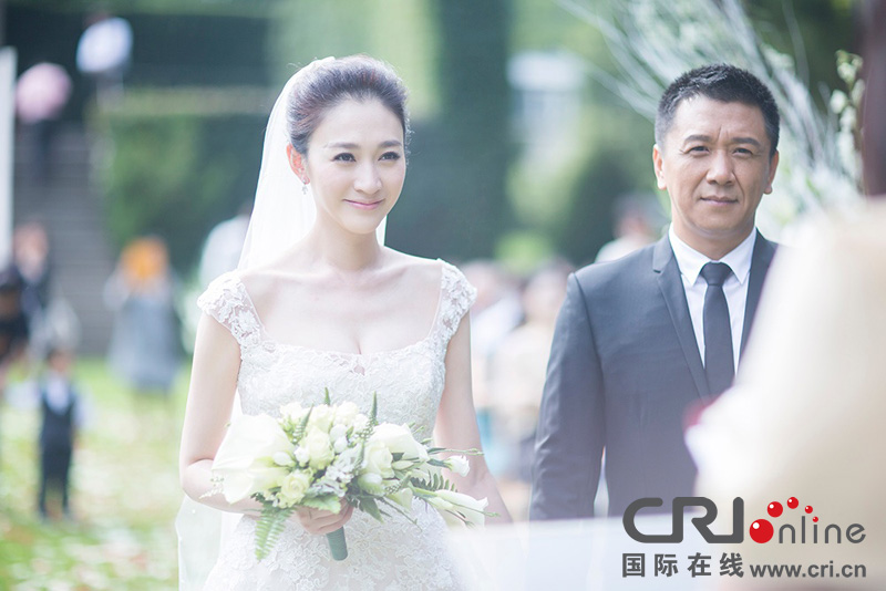 李小冉比利時(shí)辦婚禮 朱丹、鐘欣潼、應(yīng)采兒做伴娘