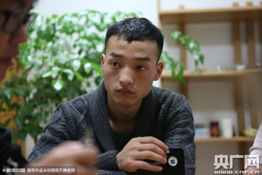 網(wǎng)絡紅人葉良辰現(xiàn)身浙江臺州，接受記者的專訪。