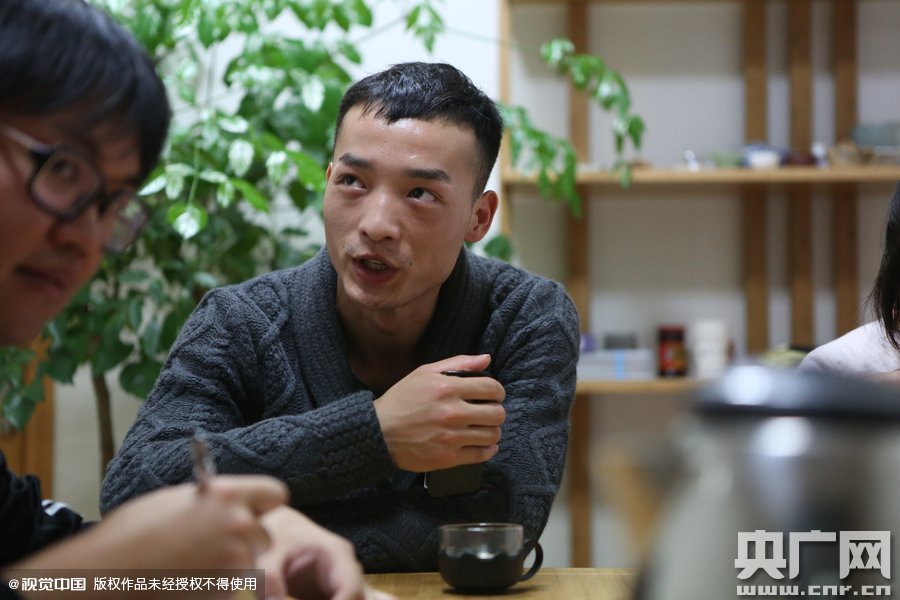網(wǎng)絡紅人葉良辰現(xiàn)身浙江臺州，接受記者的專訪。
