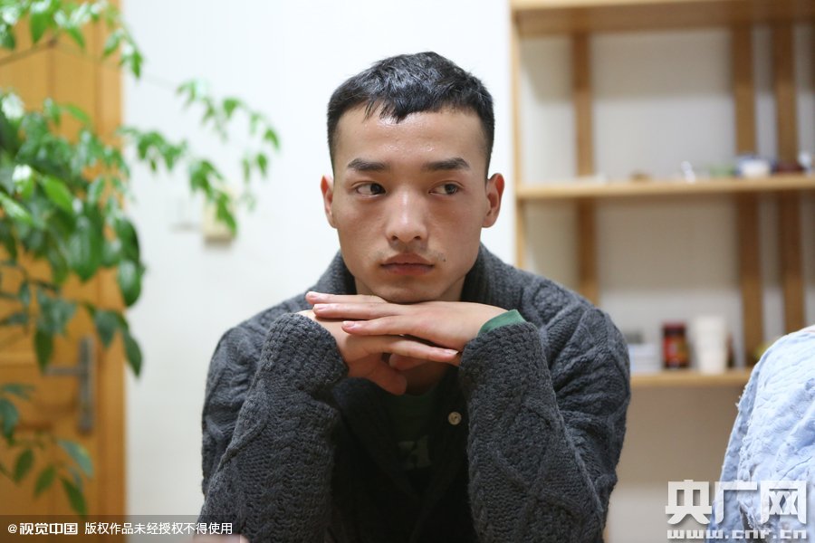 網(wǎng)絡紅人葉良辰現(xiàn)身浙江臺州，接受記者的專訪。