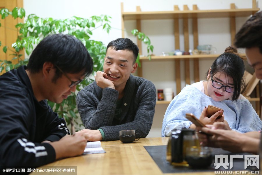 網(wǎng)絡紅人葉良辰現(xiàn)身浙江臺州，接受記者的專訪。