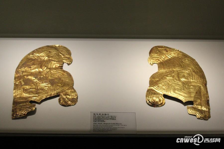 去年從法國(guó)追回的鸞鳥(niǎo)金飾品，是早期秦文化的代表物。