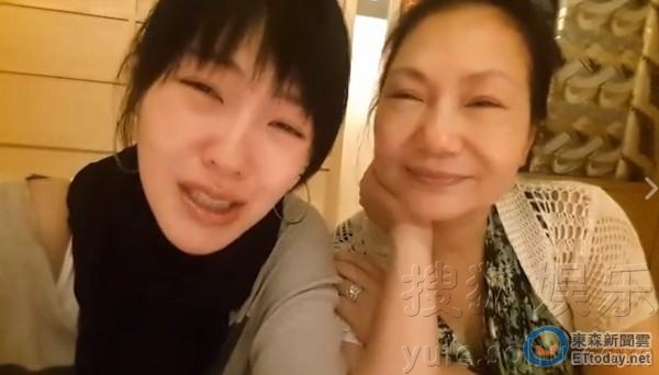 看明星花式秀母親節(jié)！甜馨上鏡鄧超祝福三個媽