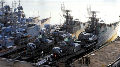 4月1日，?？吭诳死锩讈喨咚雇胁柕能娕?，其中也有烏克蘭海軍軍艦。