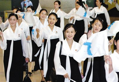 2005年9月，結(jié)束亞洲田徑錦標(biāo)賽之行的朝鮮拉拉隊(duì)。
