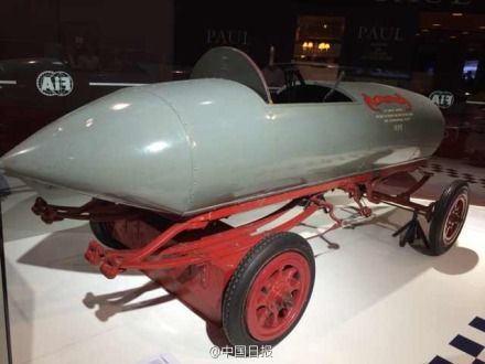 　2014年10月4日至10日的巴黎車展上世界首輛時(shí)速過(guò)百公里電動(dòng)車問(wèn)世。