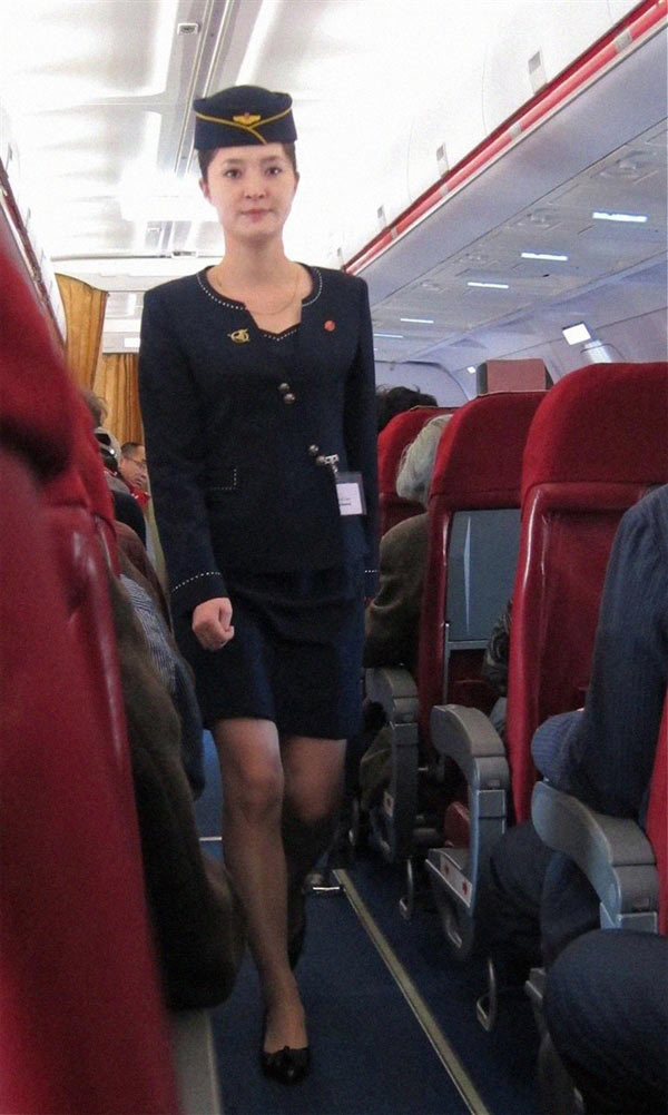 朝鮮領(lǐng)導(dǎo)人金正恩最近下令國營高麗航空的女空服員改穿比較短、比較緊的裙子。