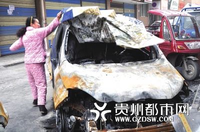 才跑8000公里的車(chē)被燒得不成樣子。