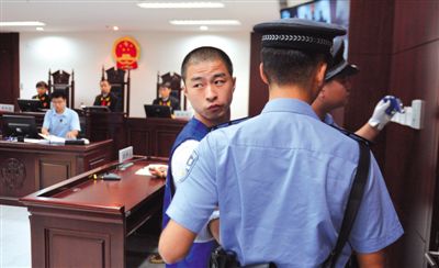 宣判后，馬凱被帶出法庭時(shí)，沖著旁聽席上的姐姐喊道：“照顧好媽”。