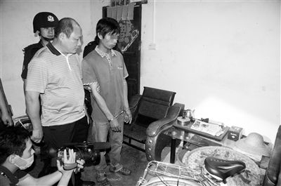 今年8月，我國(guó)內(nèi)地發(fā)生多起單身女性乘坐“黑車”后慘遭車主殺害的案件，被網(wǎng)友稱為“黑色8月”。