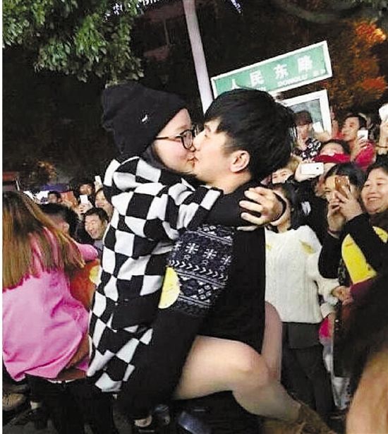 雖只是縣城的比賽，但水準著實不低，居然有選手采用考拉式。