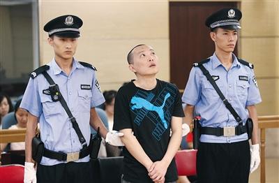 陳曉鵬在西城法院受審。記者 尹亞飛 攝
