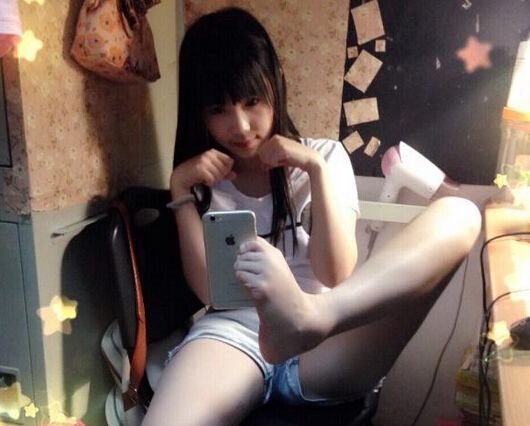 妹子們每周花至少五小時自拍，到底是為啥？