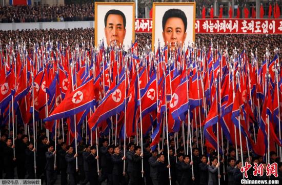 4月20日，包括軍人、公務(wù)員與平壤市民在內(nèi)的朝鮮各界民眾在金日成廣場集會，譴責(zé)并發(fā)誓要“消滅”韓國李