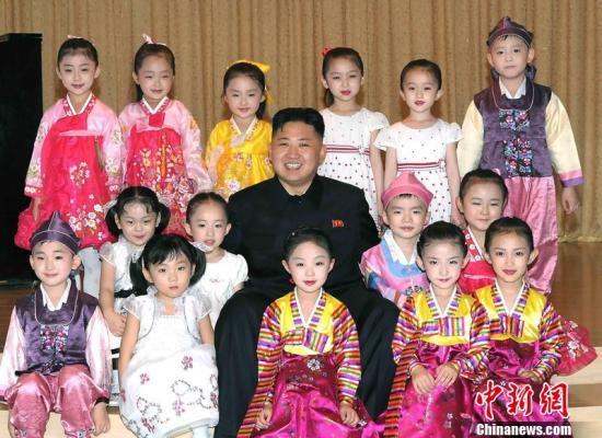 據(jù)朝中社5月30日報道，朝鮮勞動黨第一書記、朝鮮國防委員會第一委員長、朝鮮人民軍最高司令官金正恩在兒