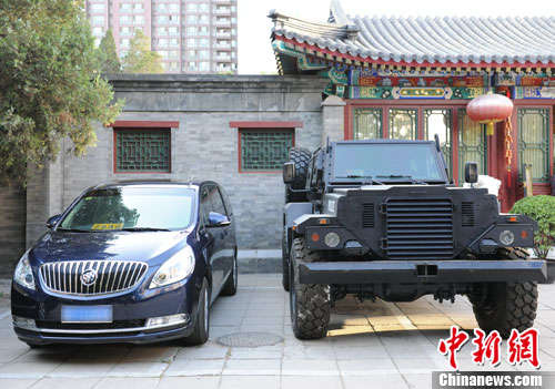 輕型聯(lián)合越野戰(zhàn)力與別克GL8商務(wù)MPV車對比。張龍云攝