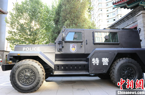 　　國產(chǎn)輕型聯(lián)合越野戰(zhàn)車側(cè)面照。張龍云攝