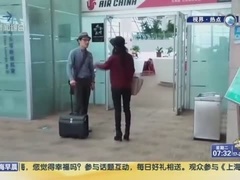 “蘋果女”大鬧機(jī)場(chǎng)候機(jī)廳 竟稱“國產(chǎn)手機(jī)不能上飛機(jī)”