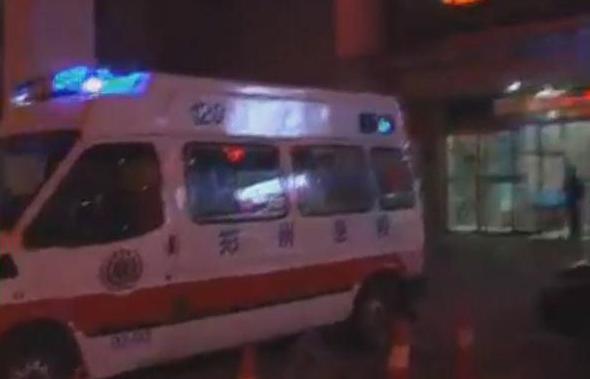 女兒不救父親，鄰居很憤怒