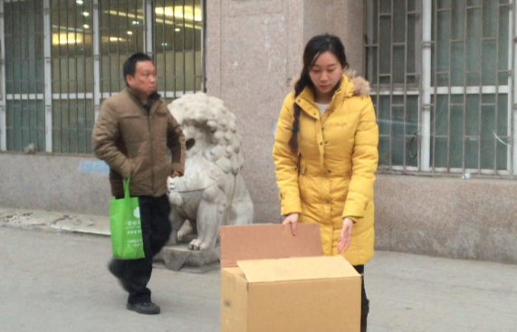 路遇行路艱難的人 你會(huì)出手嗎？