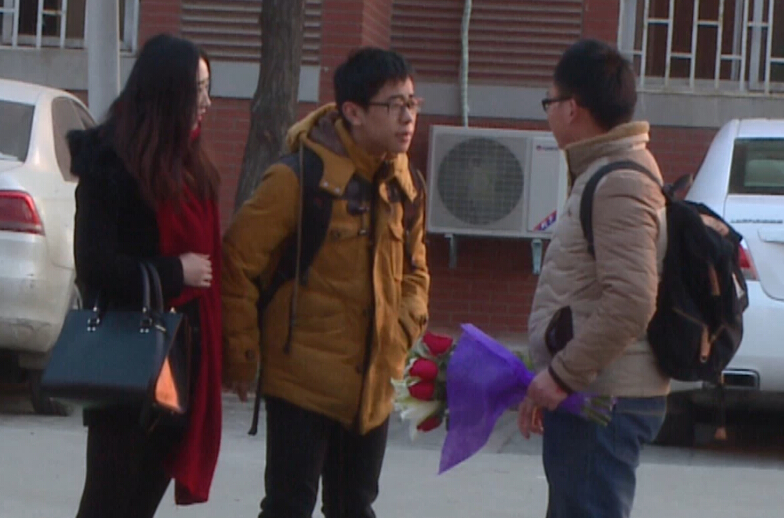 美女請你假裝其男友拒絕追求者，你會(huì)怎么辦？