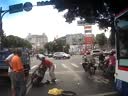 好恐怖的車禍！騎車先到人才到