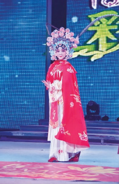 河南電視臺(tái)新農(nóng)村頻道少兒戲曲春晚，杜麗鵬表演的《西游記》中的借扇故事
