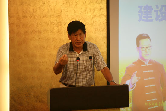 原河南省農業(yè)廳副廳長、現(xiàn)任河南省土壤肥料協(xié)會秘書長肖興貴發(fā)表講話